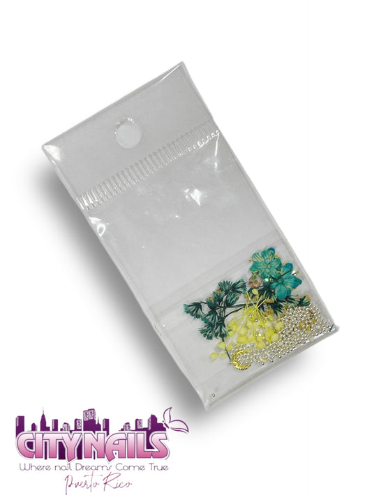 Small Dried Flowers: #59